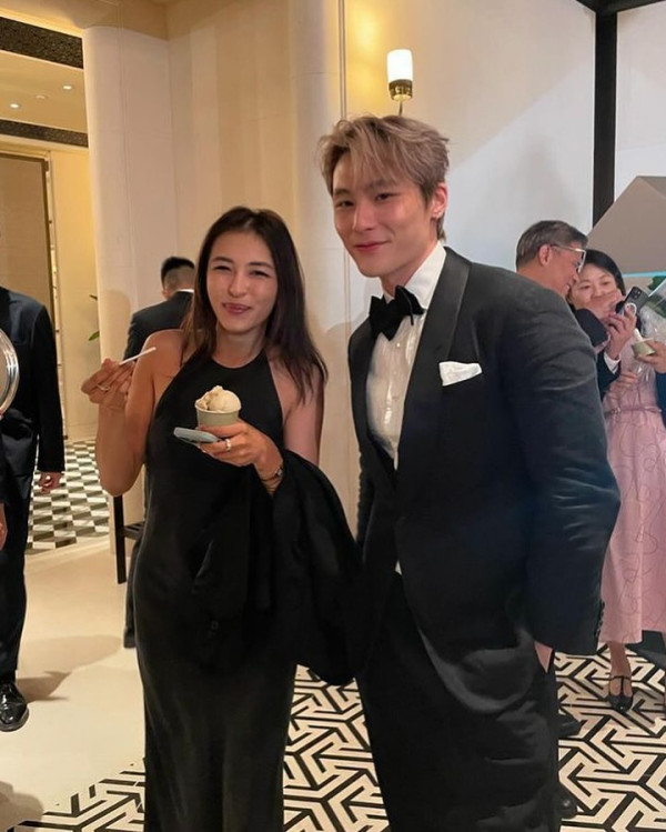 最索星二代出海曬弗爆身材 粉藍比堅尼上陣 逆天長腿超吸睛 