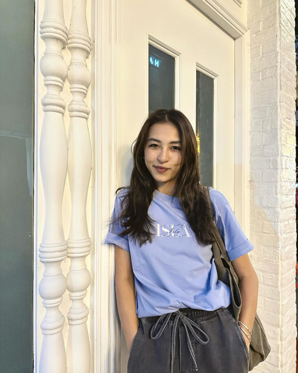 最索星二代出海曬弗爆身材 粉藍比堅尼上陣 逆天長腿超吸睛 