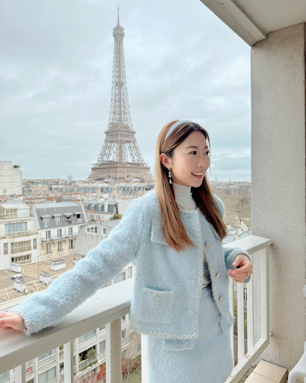 前J2小花離巢遊韓性感解放!突破底線晒T字泳褲露美臀!