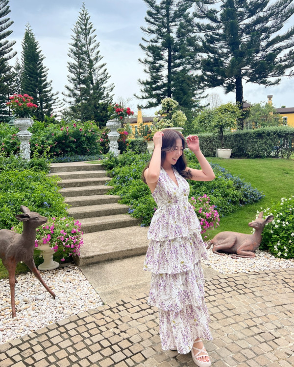 前J2小花離巢遊韓性感解放!突破底線晒T字泳褲露美臀!