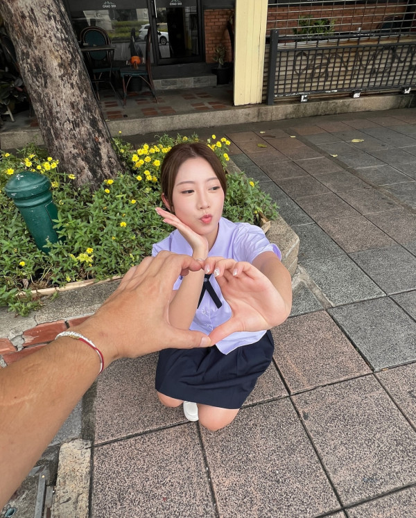 前J2小花離巢遊韓性感解放!突破底線晒T字泳褲露美臀!