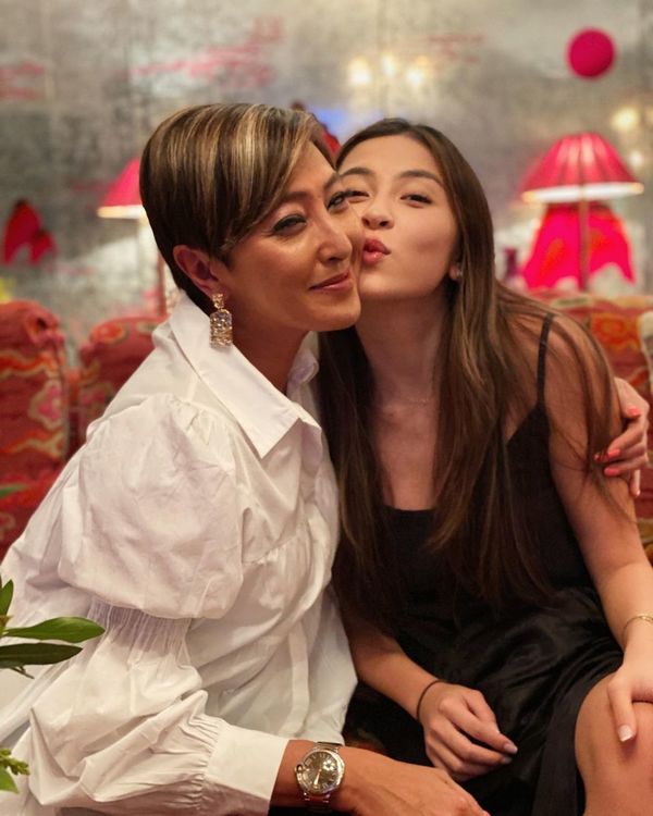 最索星二代出海曬弗爆身材 粉藍比堅尼上陣 逆天長腿超吸睛 