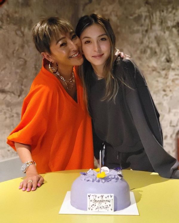 最索星二代出海曬弗爆身材 粉藍比堅尼上陣 逆天長腿超吸睛 