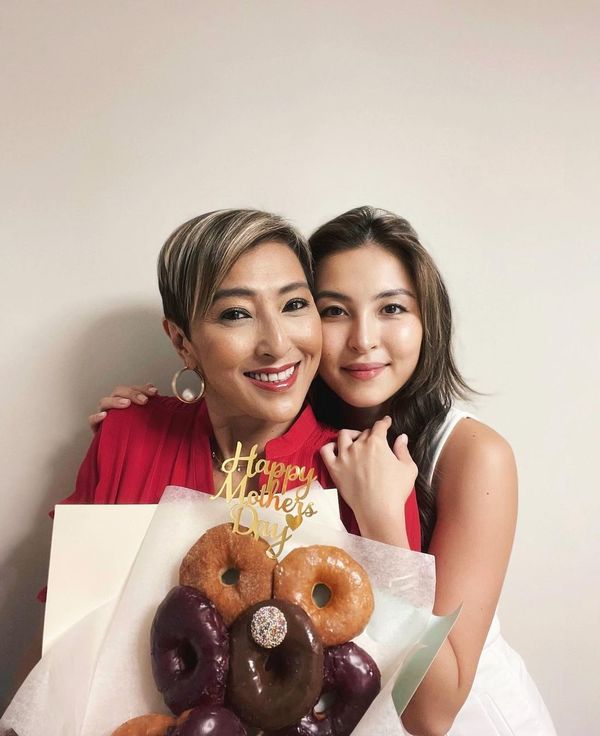 最索星二代出海曬弗爆身材 粉藍比堅尼上陣 逆天長腿超吸睛 