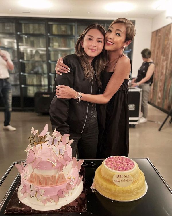 最索星二代出海曬弗爆身材 粉藍比堅尼上陣 逆天長腿超吸睛 