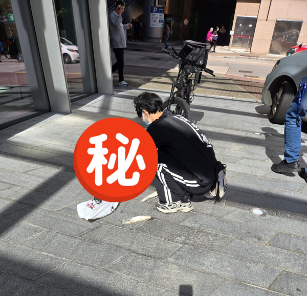 好缺德！外賣員倒瀉湯當街加工「做手術」咁處理？市民目擊過程極嘔心