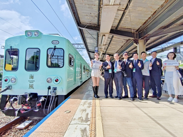 台灣首部馬卡龍色甜品觀光列車海風號!復古沙發座椅 聯乘米芝蓮一星雪糕店
