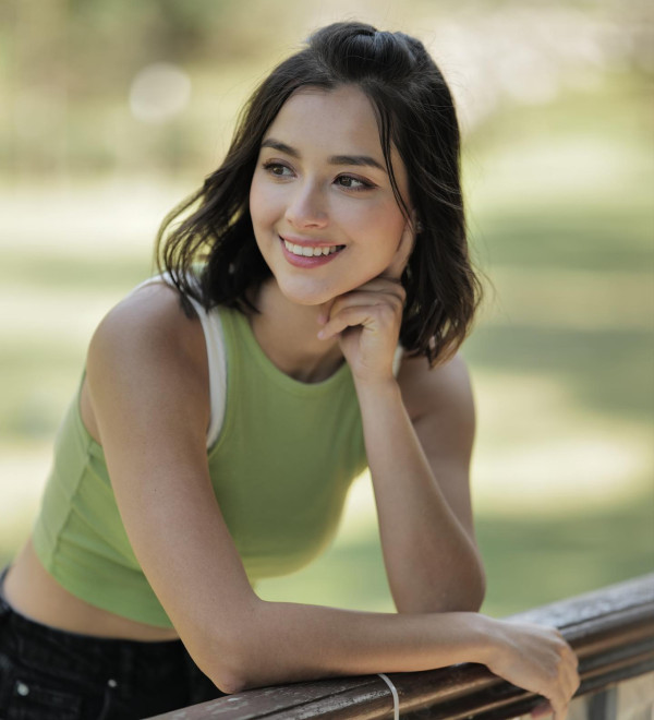 謝嘉怡被爆新戀情秘撻混血男友!離巢後公然纏綿熱吻 一細節惹閃婚猜測