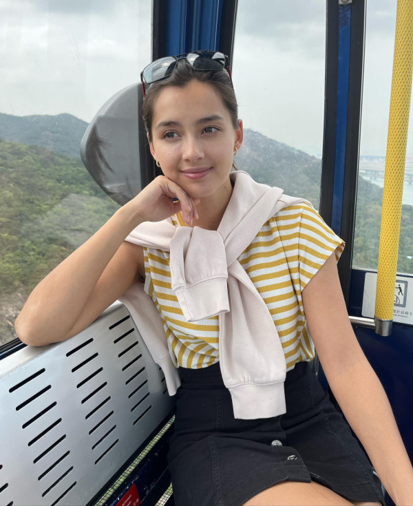 謝嘉怡被爆新戀情秘撻混血男友!離巢後公然纏綿熱吻 一細節惹閃婚猜測