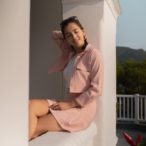 謝嘉怡被爆新戀情秘撻混血男友!離巢後公然纏綿熱吻 一細節惹閃婚猜測