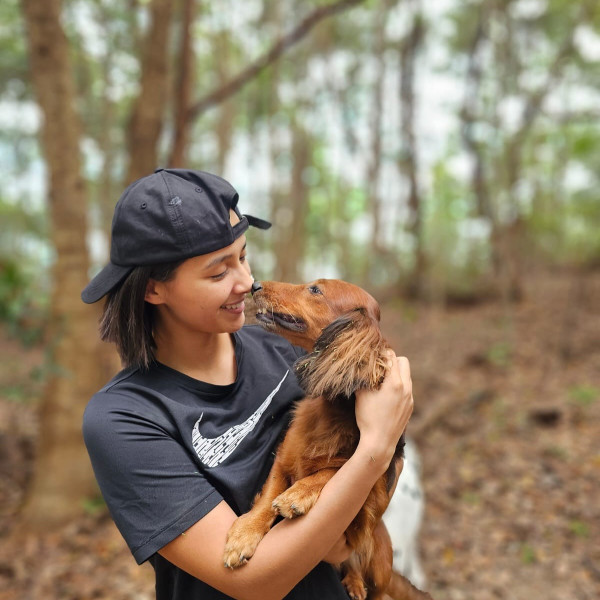 謝嘉怡被爆新戀情秘撻混血男友！離巢後公然纏綿熱吻 一細節惹閃婚猜測