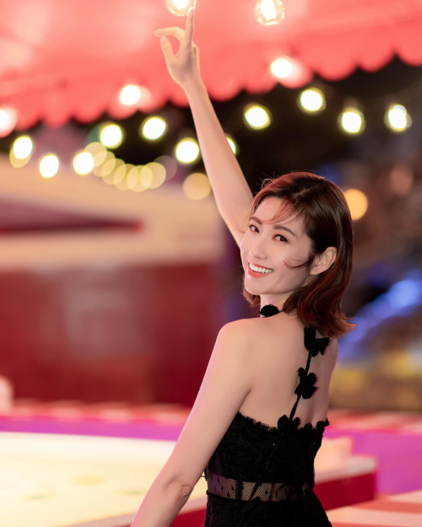 前TVB花旦鄧佩儀離巢返加拿大發展 近況曝光！激罕性感低胸造型慶32歲生日 