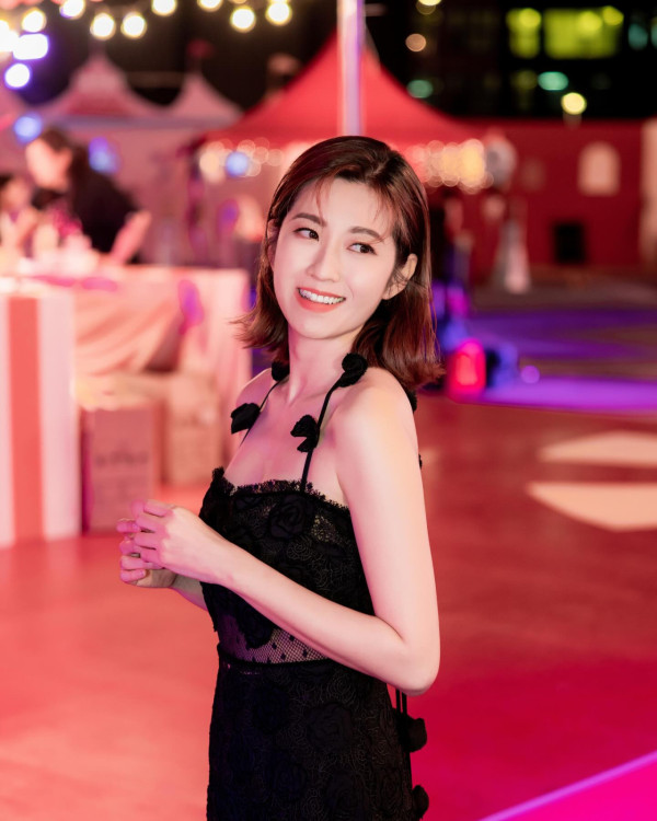 前TVB花旦鄧佩儀離巢返加拿大發展 近況曝光！激罕性感低胸造型慶32歲生日 