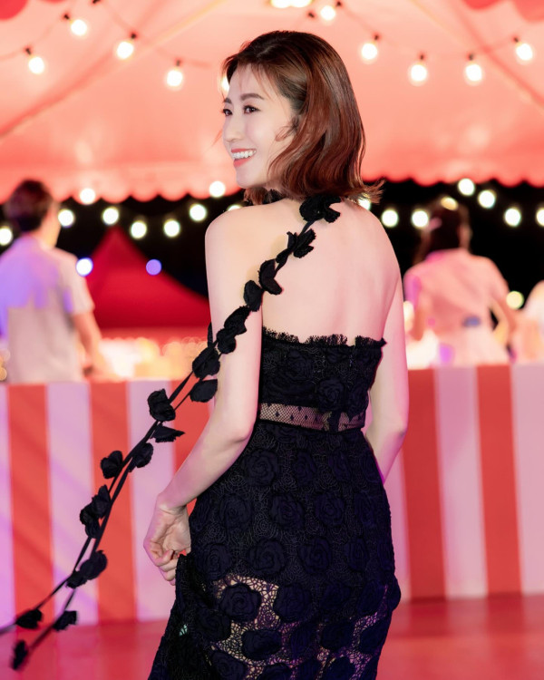 前TVB花旦鄧佩儀離巢返加拿大發展 近況曝光！激罕性感低胸造型慶32歲生日 