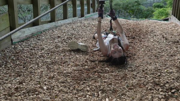 自駕德島｜TVB女星貼身小背心玩飛索曬「最強body」！再穿比堅尼上衣體驗淋瀑布超吸睛 