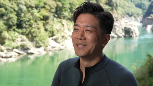 自駕德島｜TVB女星貼身小背心玩飛索曬「最強body」！再穿比堅尼上衣體驗淋瀑布超吸睛 