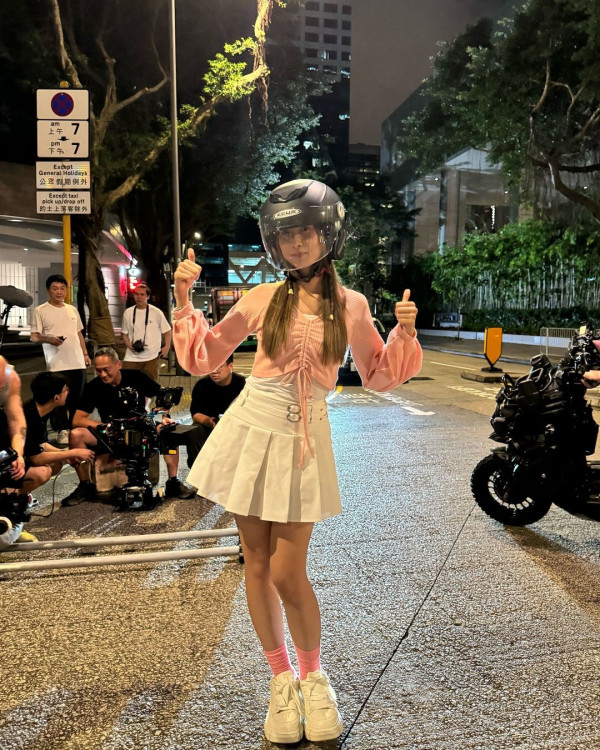 聲夢小花生日派對辦菲律賓式成人禮 公主晚裝性感上陣 粉絲爭相送花 