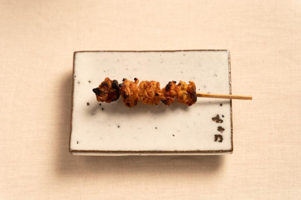 東京串燒燒鳥百名店 焼鳥　おみ乃（圖片來源：IG@yakitori_omino）