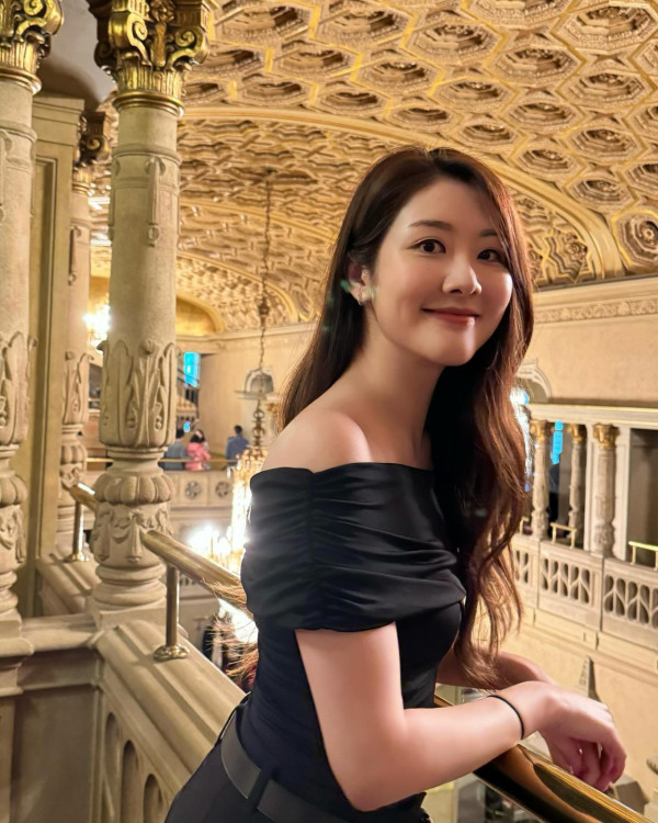 前TVB力捧小花敗走香港近照晒黑絲 擔正女一後跌落谷底淪失蹤人口