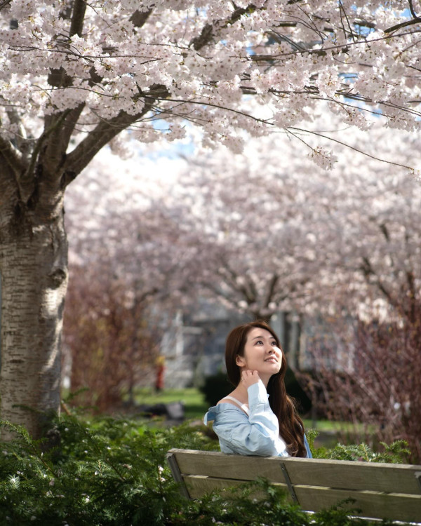 前TVB花旦鄧佩儀離巢返加拿大發展 近況曝光！激罕性感低胸造型慶32歲生日 