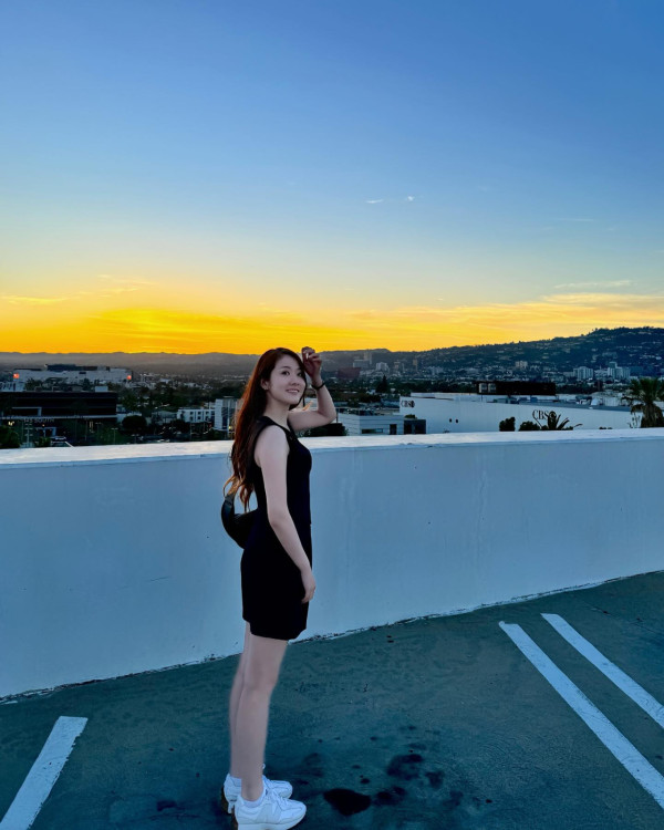 前TVB花旦鄧佩儀離巢返加拿大發展 近況曝光！激罕性感低胸造型慶32歲生日 