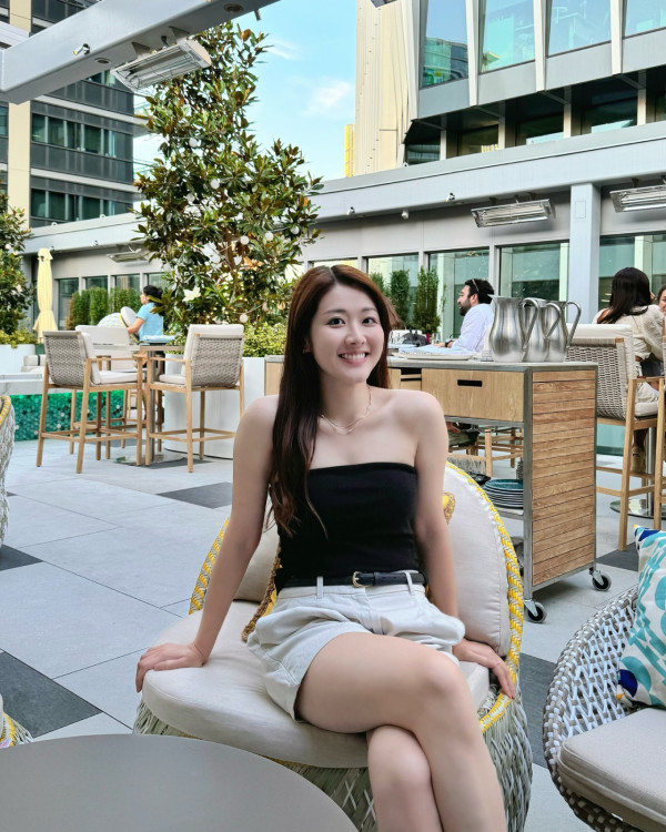 前TVB花旦鄧佩儀離巢返加拿大發展 近況曝光！激罕性感低胸造型慶32歲生日 