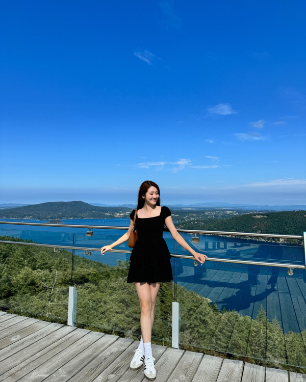 前TVB花旦鄧佩儀離巢返加拿大發展 近況曝光！激罕性感低胸造型慶32歲生日 