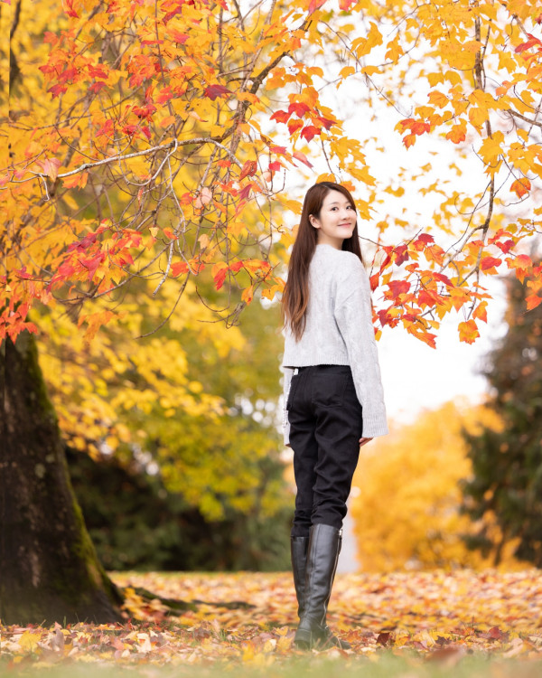 前TVB花旦鄧佩儀離巢返加拿大發展 近況曝光！激罕性感低胸造型慶32歲生日 