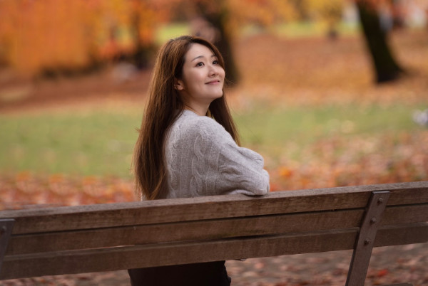 前TVB花旦鄧佩儀離巢返加拿大發展 近況曝光！激罕性感低胸造型慶32歲生日 