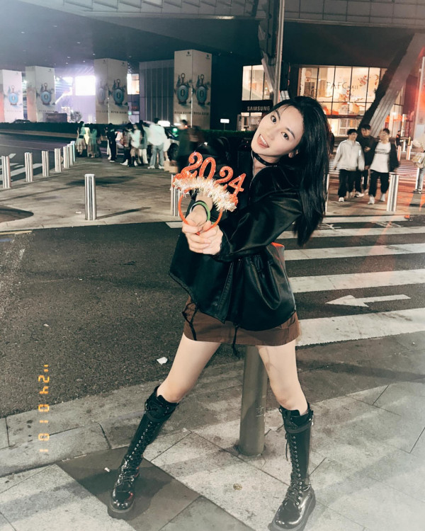 《愛回家》30歲小花遊越南富國島狂晒靚相!螢光粉色泳衣露事業線!