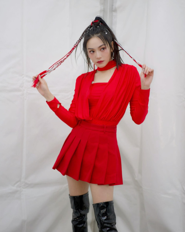 《愛回家》30歲小花遊越南富國島狂晒靚相!螢光粉色泳衣露事業線!