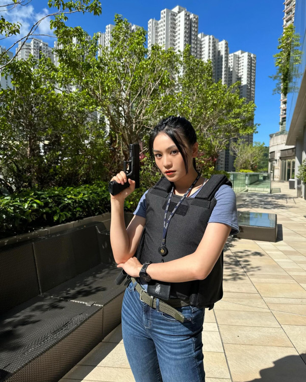 《愛回家》30歲小花遊越南富國島狂晒靚相!螢光粉色泳衣露事業線!