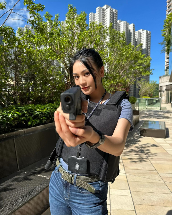 《愛回家》30歲小花遊越南富國島狂晒靚相!螢光粉色泳衣露事業線!