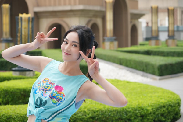 《愛回家》30歲小花遊越南富國島狂晒靚相!螢光粉色泳衣露事業線!