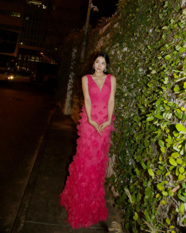 《愛回家》30歲小花遊越南富國島狂晒靚相!螢光粉色泳衣露事業線!