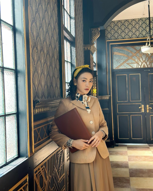 《愛回家》30歲小花遊越南富國島狂晒靚相!螢光粉色泳衣露事業線!