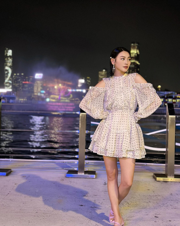 《愛回家》30歲小花遊越南富國島狂晒靚相!螢光粉色泳衣露事業線!