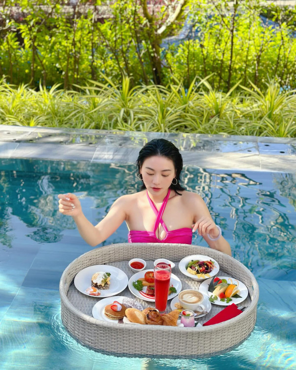 《愛回家》30歲小花遊越南富國島狂晒靚相!螢光粉色泳衣露事業線!