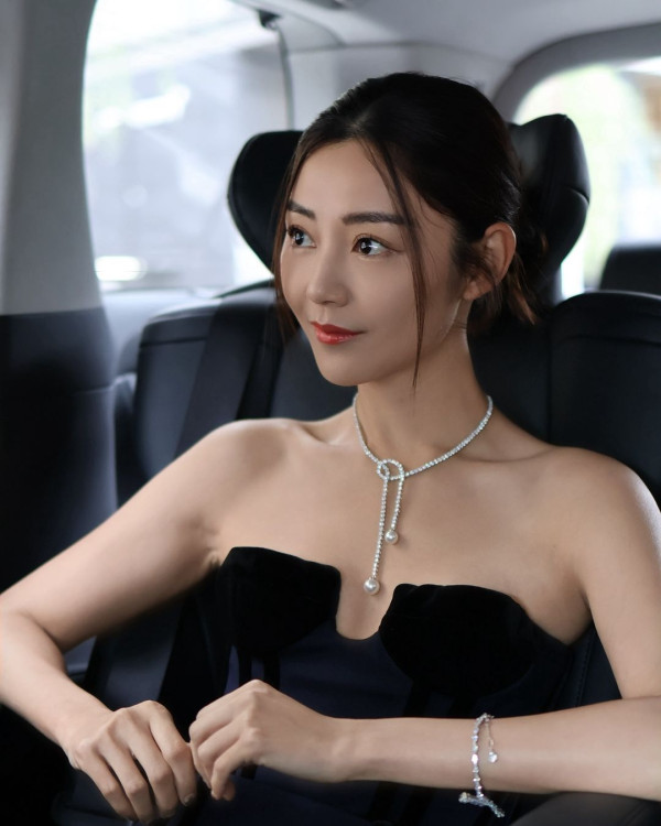 廣州捕獲衛詩雅真實狀態驚人！網民大讚同場45歲女星更出眾 