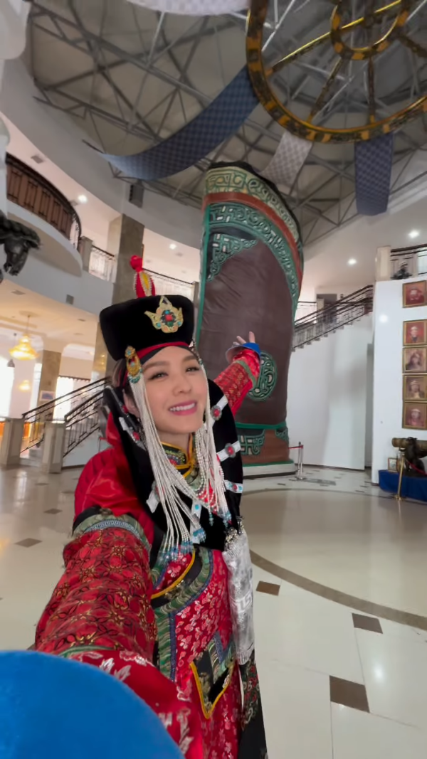 45歲官恩娜晒蒙古靚相被質疑用美顏變樣！IG同網民罵戰激動反擊200字！ 