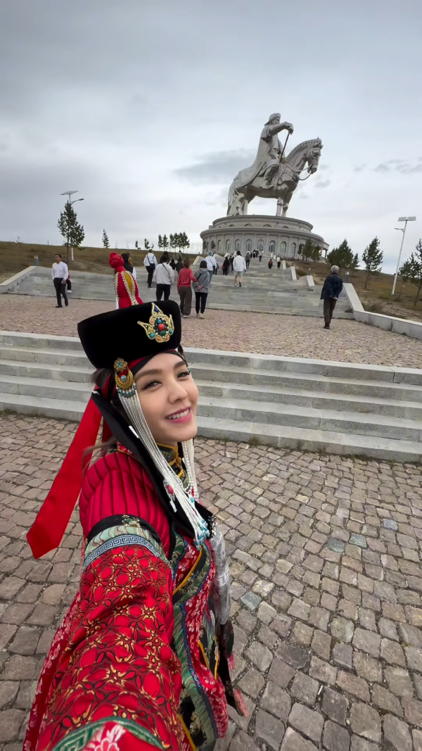 45歲官恩娜晒蒙古靚相被質疑用美顏變樣！IG同網民罵戰激動反擊200字！ 