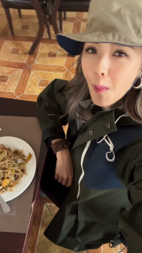 45歲官恩娜晒蒙古靚相被質疑用美顏變樣！IG同網民罵戰激動反擊200字！ 