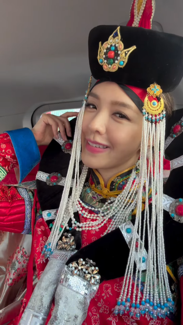 45歲官恩娜晒蒙古靚相被質疑用美顏變樣！IG同網民罵戰激動反擊200字！ 