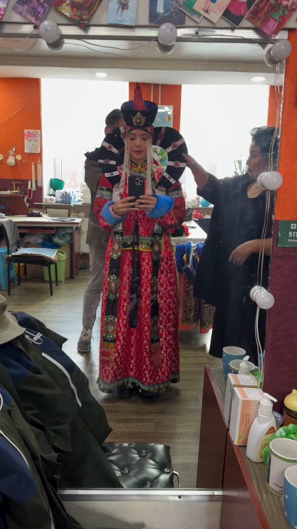 45歲官恩娜晒蒙古靚相被質疑用美顏變樣！IG同網民罵戰激動反擊200字！ 