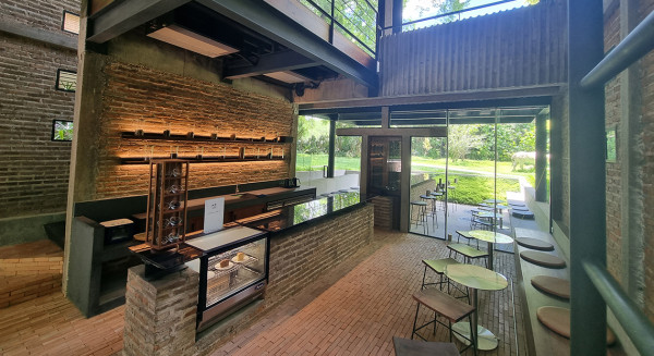 清邁高CP值住宿人均每晚7起!60年歷史煙廠變身度假村 設玻璃屋café/茶館/Spa