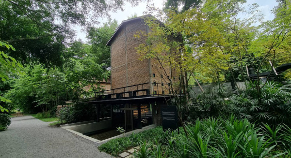 清邁高CP值住宿人均每晚7起!60年歷史煙廠變身度假村 設玻璃屋café/茶館/Spa