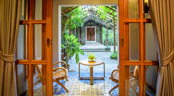 清邁高CP值住宿人均每晚7起!60年歷史煙廠變身度假村 設玻璃屋café/茶館/Spa