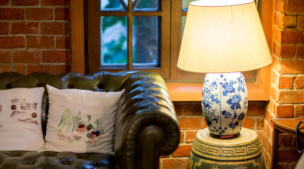 清邁高CP值住宿人均每晚7起!60年歷史煙廠變身度假村 設玻璃屋café/茶館/Spa