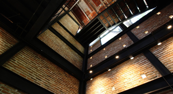 清邁高CP值住宿人均每晚7起!60年歷史煙廠變身度假村 設玻璃屋café/茶館/Spa