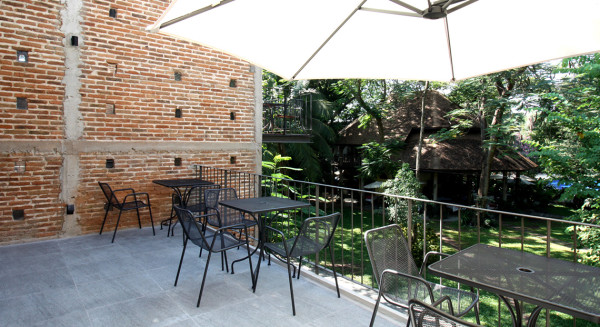 清邁高CP值住宿人均每晚7起!60年歷史煙廠變身度假村 設玻璃屋café/茶館/Spa